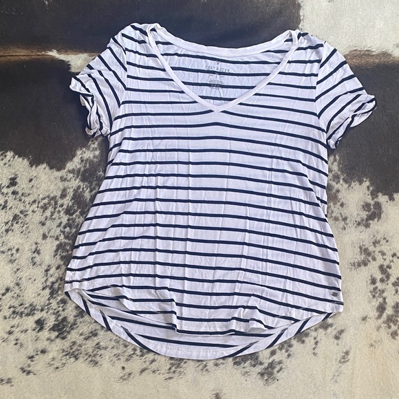 American Eagle Outfitters Black and White Striped Tee - Picture 1 of 4